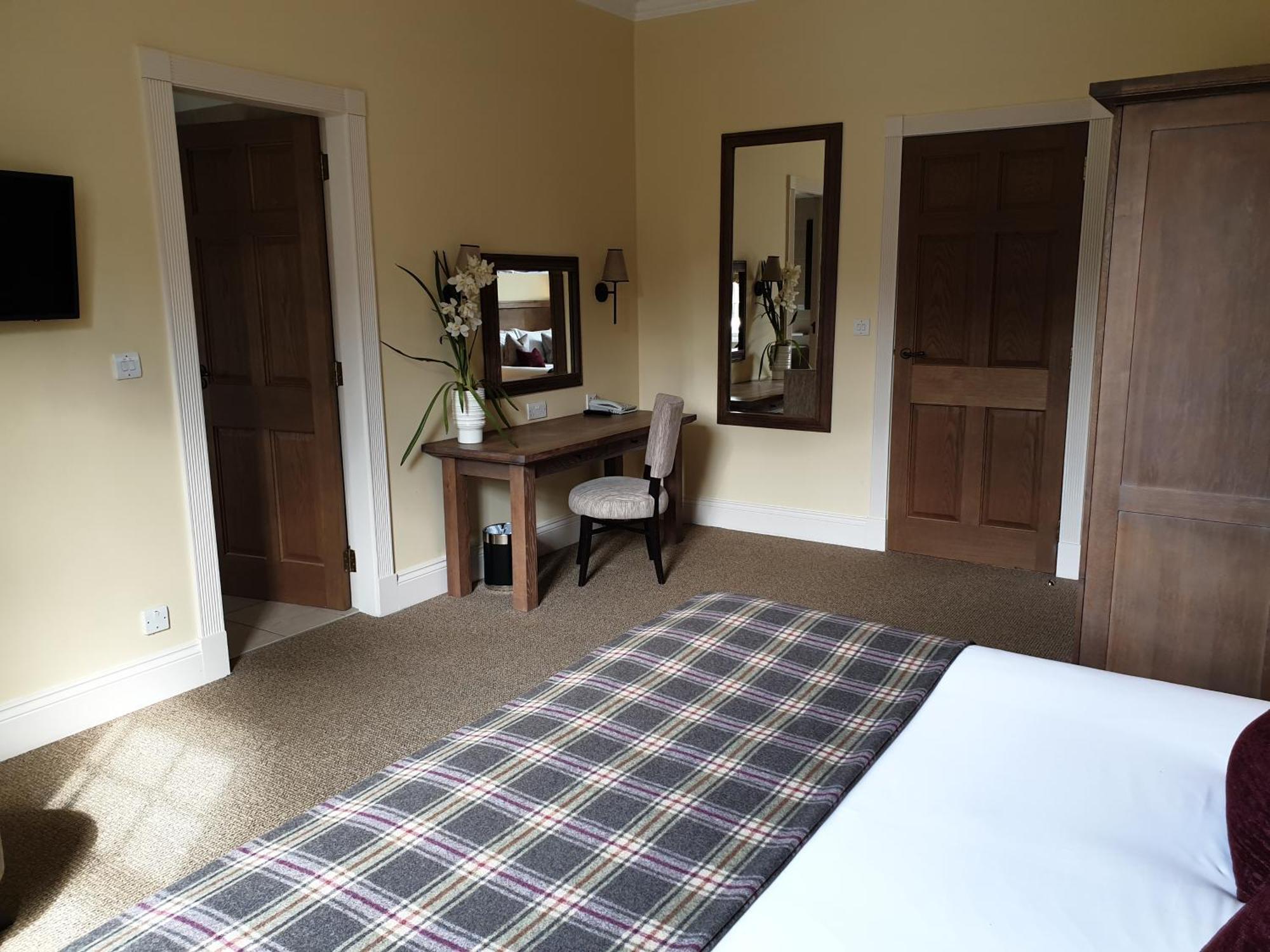 Cameron House On Loch Lomond Алекзандрия Экстерьер фото A bedroom at the hotel